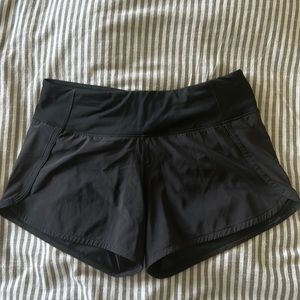 Lululemon size 6, 2.5 inseam and barley ever worn!